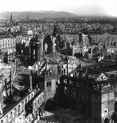 Уничтожение Дрездена - i_002.jpg
