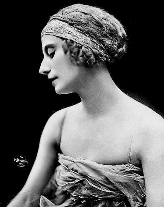 Лучшие истории любви XX века - i_034.jpg