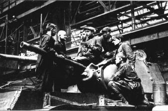 Тяжёлый танк КВ в бою - _141.jpg