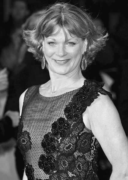 Аббатство Даунтон. История гордости и предубеждений - binder1.pdfadobeacrobatpro_page_075_image_0001.jpg