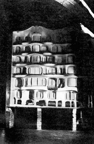 Шедевры Гауди - i_012.jpg