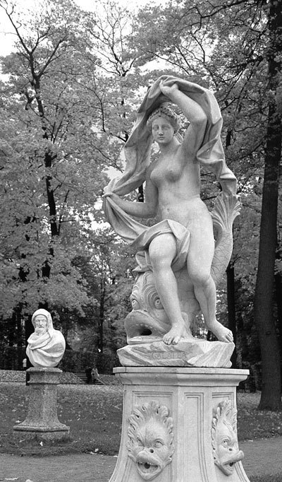 Легенды петербургских садов и парков - i_003.jpg