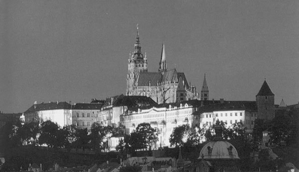 100 великих замков - i_022.jpg