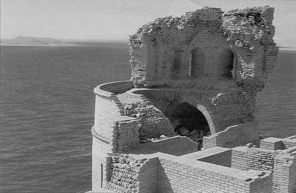 100 великих замков - i_024.jpg