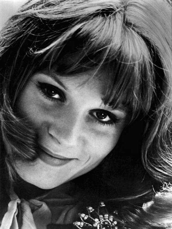 Катрин Денёв. Моя невыносимая красота - i_006.jpg