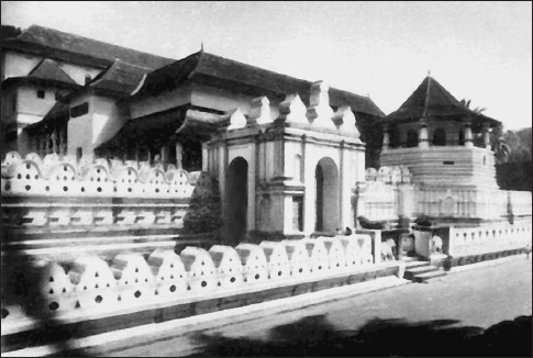 100 великих храмов - i_032.jpg