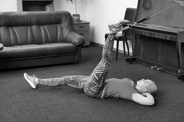 Домашние уроки здоровья. Гимнастика без тренажеров. 50 незаменимых упражнений для дома и зала - _581.jpg