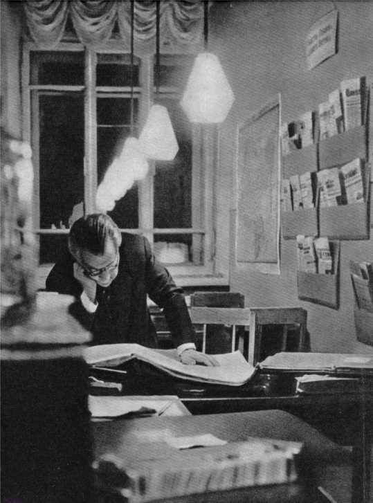 Рассказы литературоведа - i_002.jpg