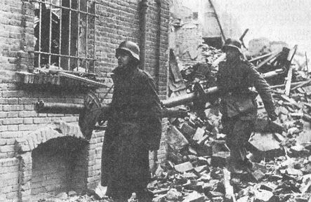 «Фаустники» в бою - i_108.jpg