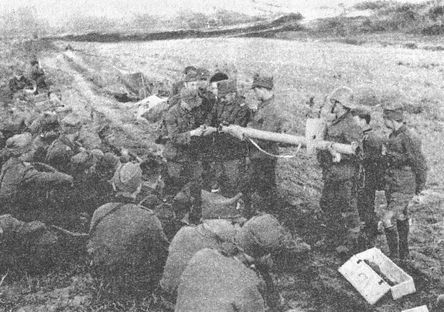 «Фаустники» в бою - i_115.jpg