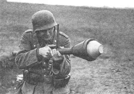 «Фаустники» в бою - i_121.jpg