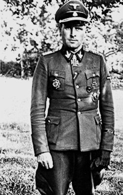 Командиры «Лейбштандарта» - i_016.jpg