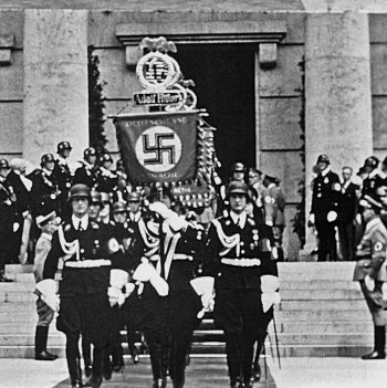 Командиры «Лейбштандарта» - i_027.jpg