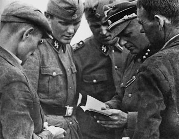 Командиры «Лейбштандарта» - i_043.jpg