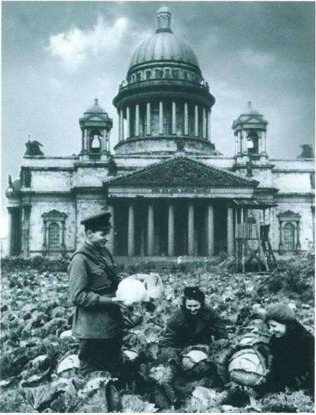 Повседневная жизнь блокадного Ленинграда - i_055.jpg