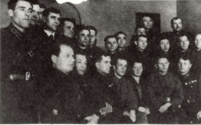 Крутые повороты: Из записок адмирала - i_008.jpg