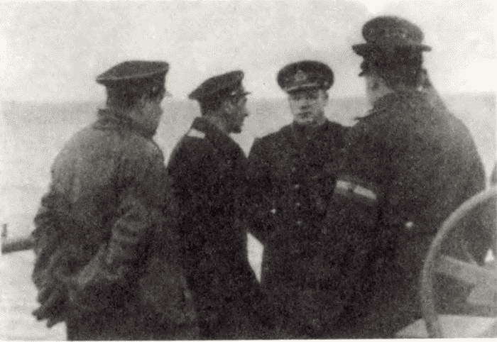 Крутые повороты: Из записок адмирала - i_018.jpg