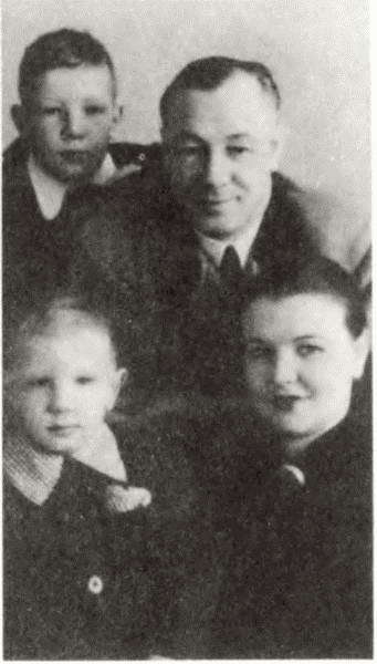 Крутые повороты: Из записок адмирала - i_035.jpg