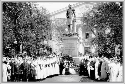 Благотворительность семьи Романовых. XIX – начало XX в. Повседневная жизнь Российского императорского двора - i_039.jpg