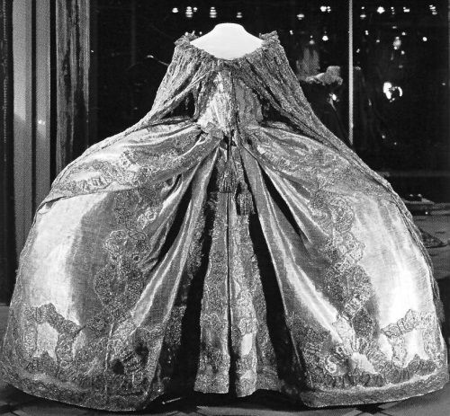 Царские деньги. Доходы и расходы Дома Романовых - i_022.jpg