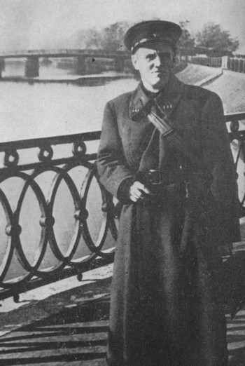 Стихотворения и поэмы - i_007.jpg