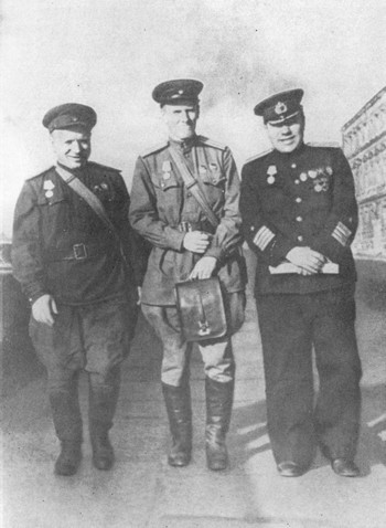 Стихотворения и поэмы - i_008.jpg