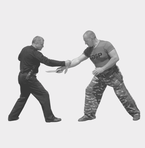 Школа ножевого боя. Хваты, боевые стойки, движения, удары, техники защиты и метания боевого ножа. По системе спецназа КГБ - i_118.png