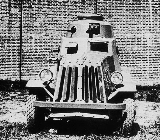 Броня на колесах. История советского бронеавтомобиля 1925-1945 гг. - i_016.jpg