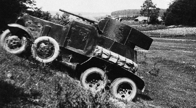 Броня на колесах. История советского бронеавтомобиля 1925-1945 гг. - i_029.jpg