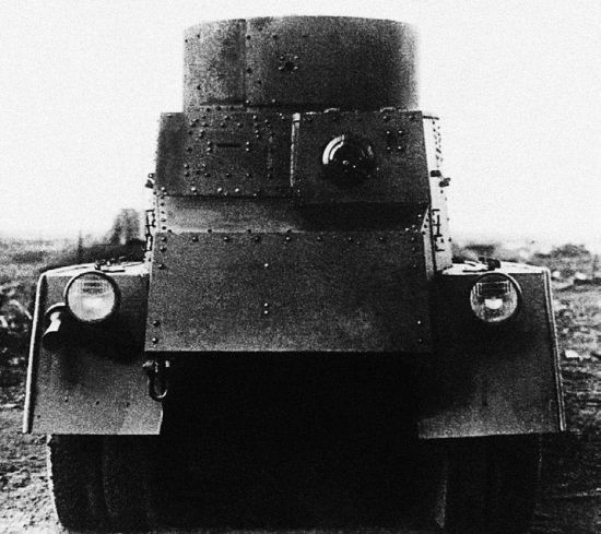 Броня на колесах. История советского бронеавтомобиля 1925-1945 гг. - i_044.jpg