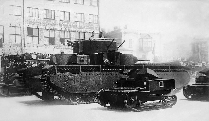 Советский тяжелый танк Т-35<br />(«Сталинский монстр») - i_017.jpg