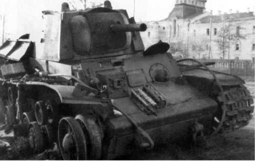 Советский тяжёлый танк КВ-1, т. 1<br />(Первые танки Победы) - i_168.jpg