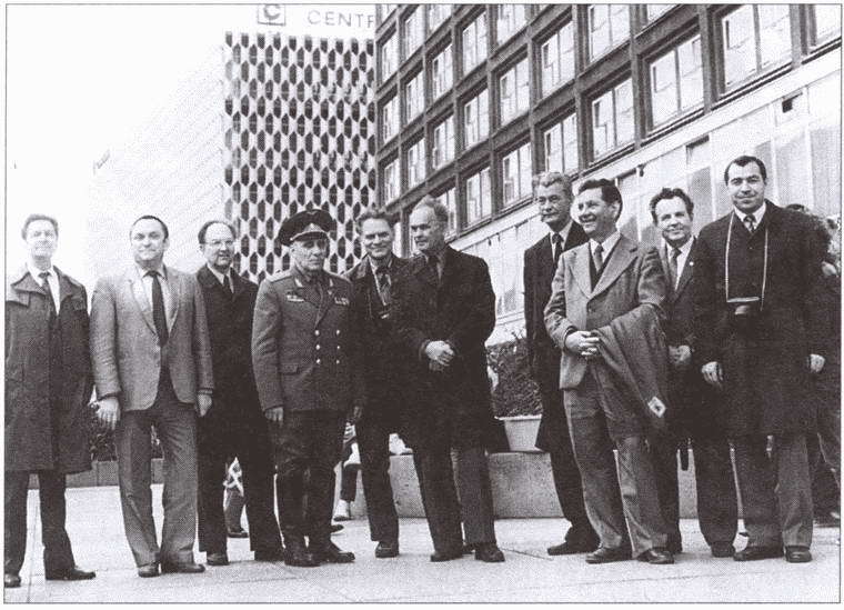 Погоня за ястребиным глазом . Судьба генерала Мажорова - i_027.jpg