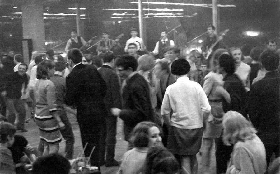 Москва рок-н-ролльная. Через песни – об истории страны. Рок-музыка в столице: пароли, явки, традиции, мода - i_025.jpg