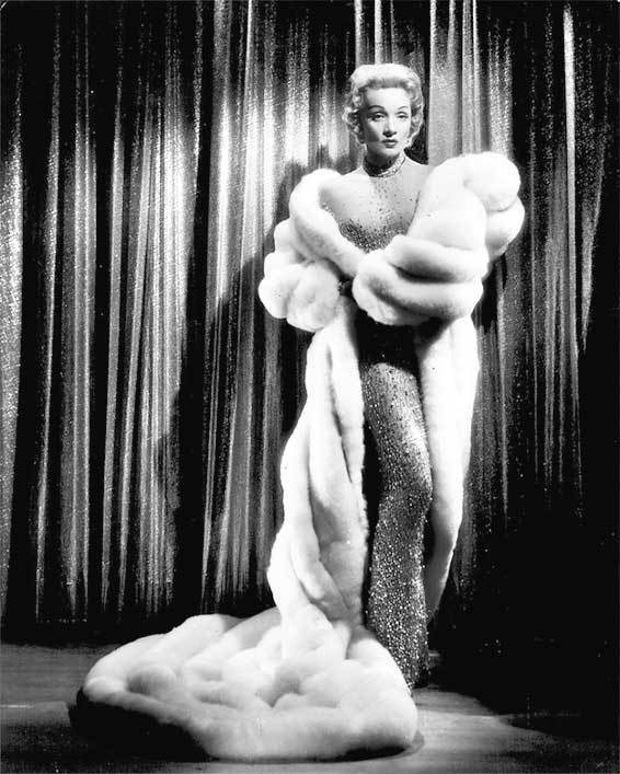 Пять вечеров с Марлен Дитрих - i_002.jpg