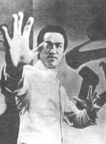 Боевая школа Брюса Ли. Приемы самообороны. Том 1 - i_012.jpg