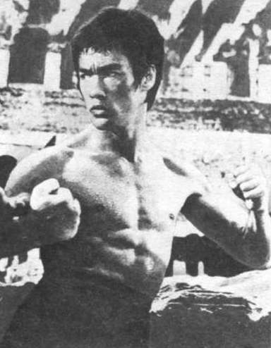 Боевая школа Брюса Ли. Приемы самообороны. Том 1 - i_013.jpg