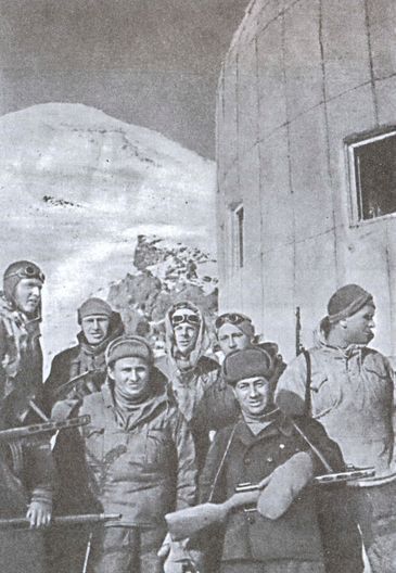 Стоять насмерть! - i_016.jpg