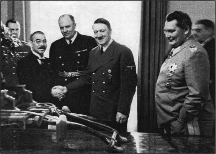 Сто великих операций спецслужб - i_040.jpg