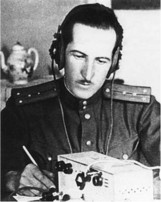 Сто великих операций спецслужб - i_042.jpg