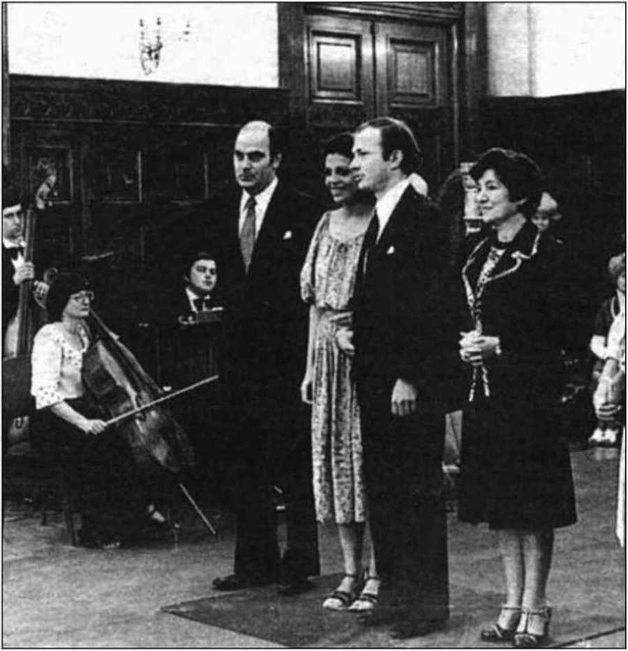 Сто великих операций спецслужб - i_081.jpg