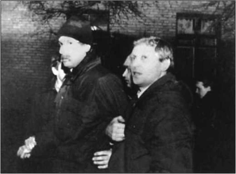 Сто великих операций спецслужб - i_099.jpg