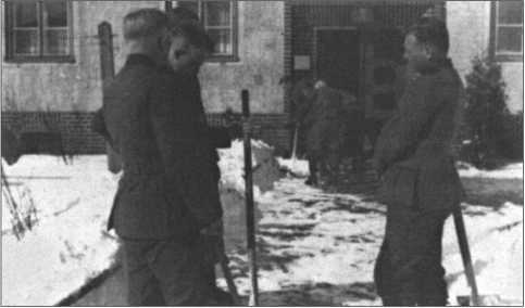 «Тигры» в снегу<br />Мемуары танкового аса - i_009.jpg