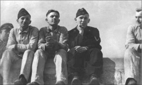 «Тигры» в снегу<br />Мемуары танкового аса - i_052.jpg