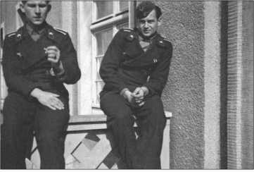 «Тигры» в снегу<br />Мемуары танкового аса - i_199.jpg