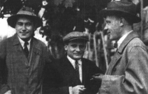 В лабиринтах романа-загадки - i_002.jpg