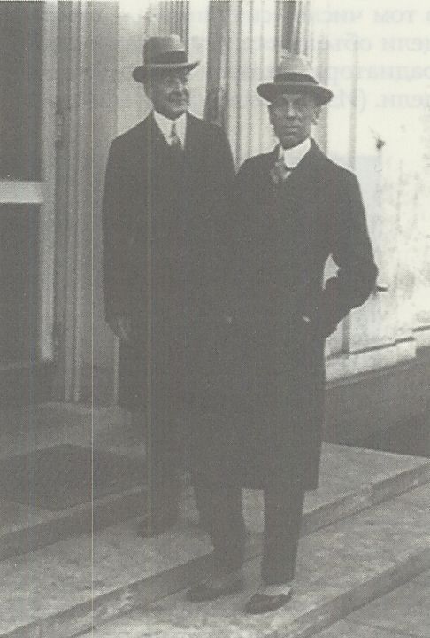 Падение титанов. Сага о ««Форде», «Крайслере», «Дженерал моторс» и упущенных возможностях - i_006.jpg