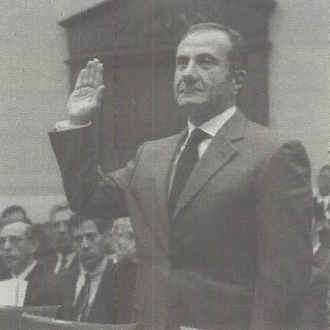 Падение титанов. Сага о ««Форде», «Крайслере», «Дженерал моторс» и упущенных возможностях - i_029.jpg