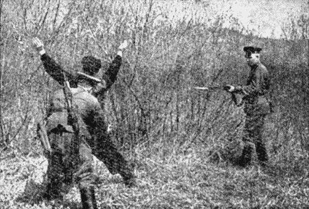 Люди в зеленых фуражках - i_003.jpg