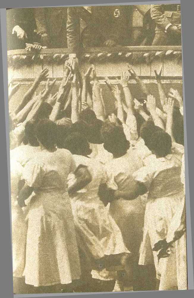 Любовь диктаторов. Муссолини. Гитлер. Франко - i_002.jpg